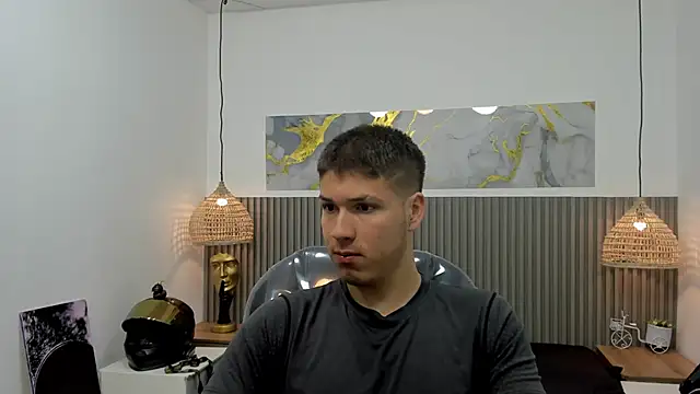 AlessandroFranco online show from April 18, 2026, 1:02 pm