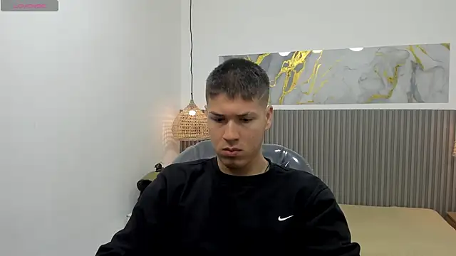 AlessandroFranco online show from April 14, 2026, 1:27 pm