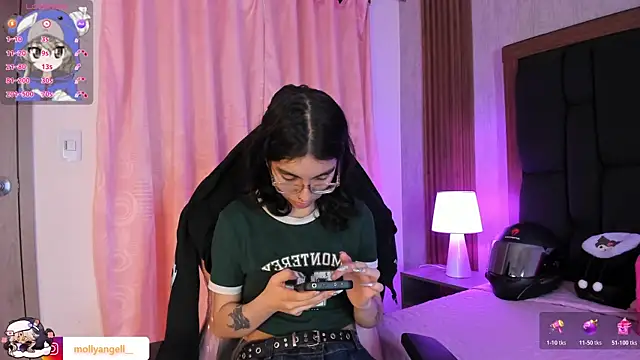 Molly A online show from April 6, 2026, 3:02 pm