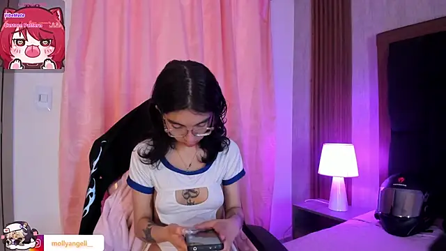 Molly A online show from April 9, 2026, 2:34 pm