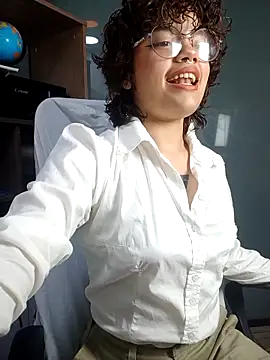 Kittylatina  online show from May 8, 2026, 2:48 am