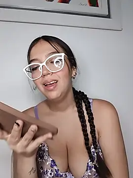 Snapshot of Kitty_Loveee chatting on July 21, 2026, 2:07 pm Kitty Loveee online show from July 21, 2026, 2:07 pm