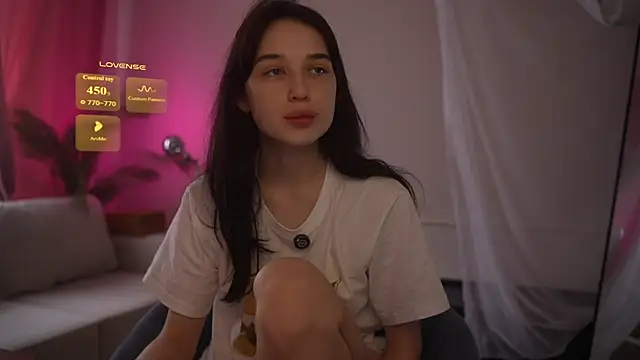 horneyjozy online show from May 18, 2026, 3:28 pm