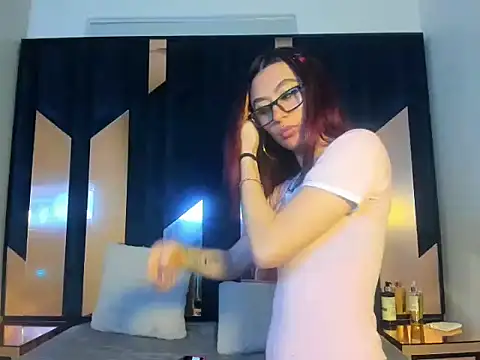 QueenRousee online show from March 13, 2026, 4:17 am
