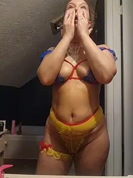 NicolePearl online show from April 15, 2026, 1:44 am