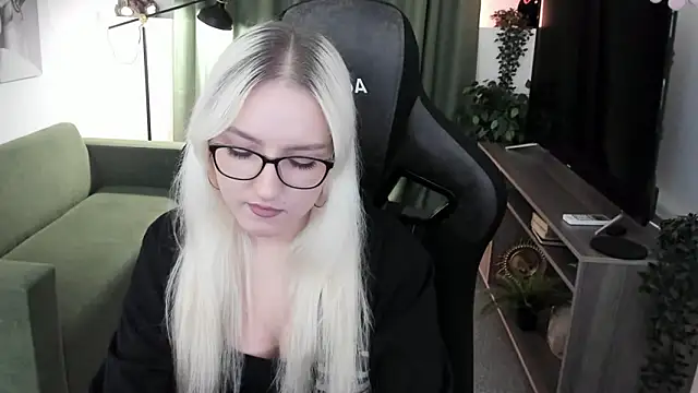 ViolaMore online show from March 25, 2026, 5:29 am