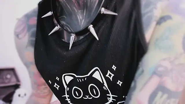 shes creepy online show from April 7, 2026, 10:17 am