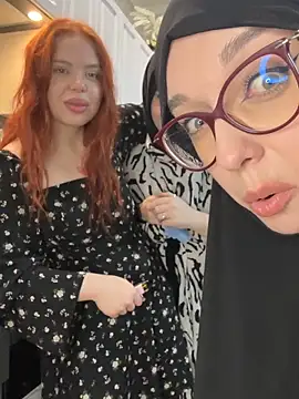 Snapshot of RedheadQueen_ chatting on April 19, 2026, 6:10 pm RedheadQueen online show from April 19, 2026, 6:10 pm