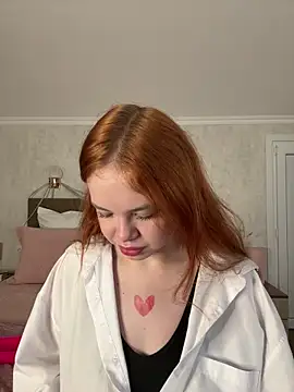 Snapshot of RedheadQueen_ chatting on May 24, 2026, 2:17 pm RedheadQueen online show from May 24, 2026, 2:17 pm