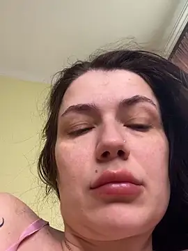 Cutee Erika online show from May 13, 2026, 10:33 am