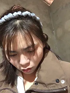 Akira-baby online show from April 2, 2026, 1:24 am