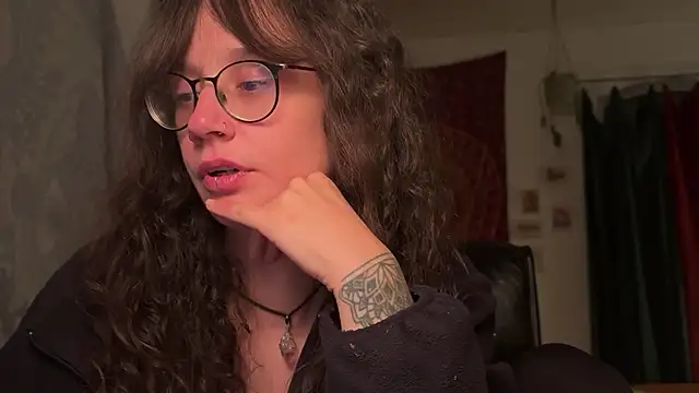 nyxo  online show from April 24, 2026, 9:28 pm