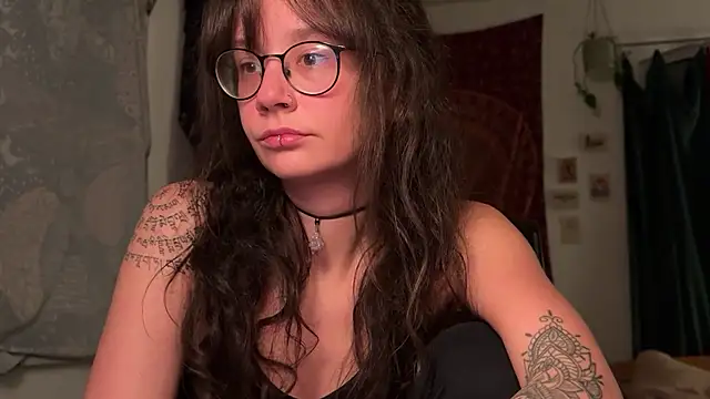 nyxo  online show from April 3, 2026, 6:47 pm