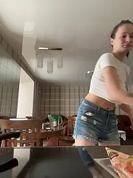 AuraaNova online show from April 10, 2026, 3:24 am