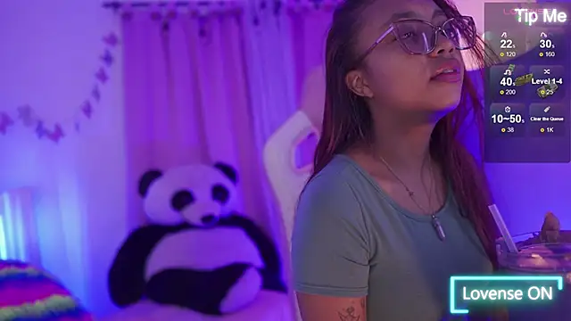 nahomy 2308 online show from April 11, 2026, 11:25 am