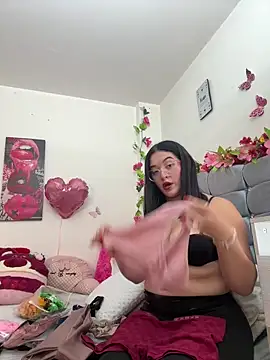 Isabella Roses  online show from April 17, 2026, 6:00 pm