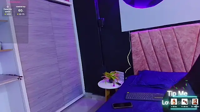 scarlettt  joness online show from April 8, 2026, 2:46 am