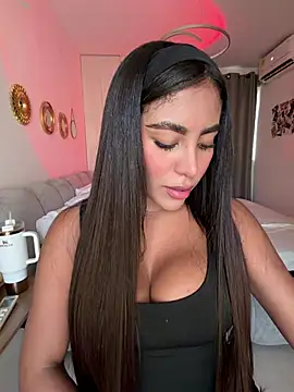 SaraValentina11 online show from April 13, 2026, 6:34 pm