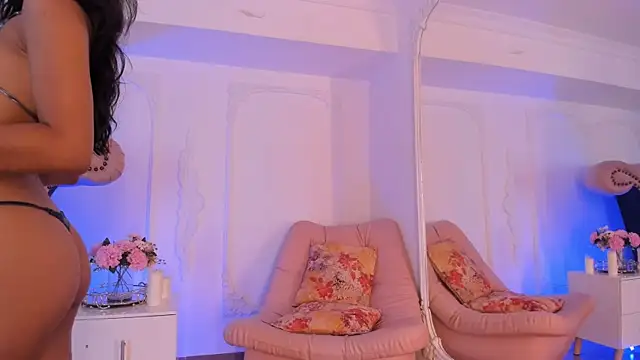 LucianaBlanco  online show from May 4, 2026, 8:44 pm