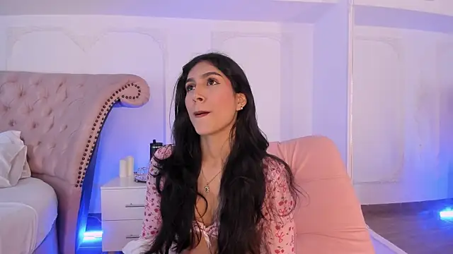 Snapshot of LucianaBlanco_ chatting on June 15, 2026, 8:41 pm LucianaBlanco online show from June 15, 2026, 8:41 pm