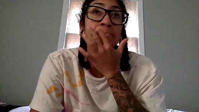 LatinaLoka online show from March 21, 2026, 1:59 pm