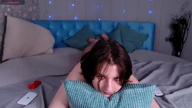 delalex online show from March 12, 2026, 8:02 pm