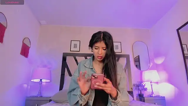 Violettaa Stone online show from April 1, 2026, 3:52 am