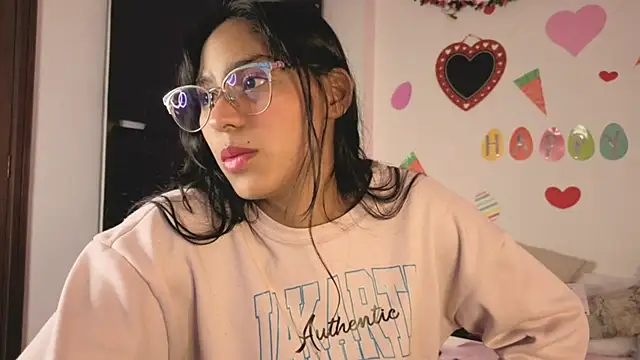 PaulaCutexs online show from April 7, 2026, 4:14 am