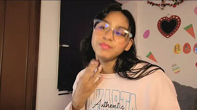 PaulaCutexs online show from April 9, 2026, 6:19 am