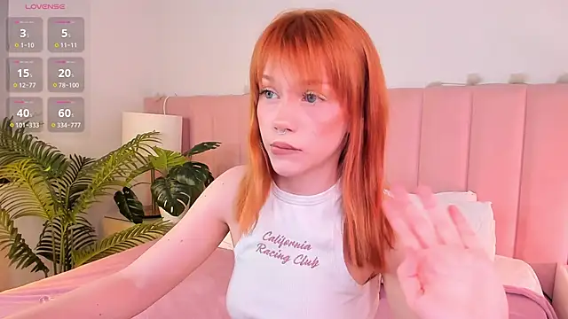 lisa sunny  online show from March 22, 2026, 10:33 pm