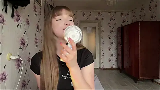 AnnaWasp online show from April 10, 2026, 4:41 am