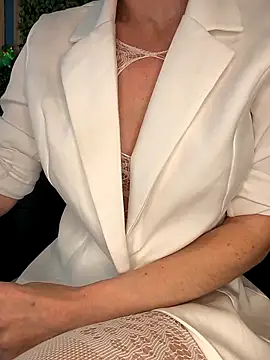 EvaliXiouss online show from April 13, 2026, 6:12 pm