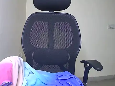 Mitika1 online show from April 17, 2026, 1:19 am