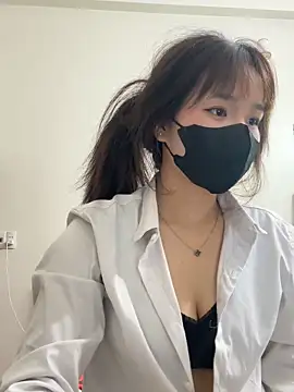 VyVy18 online show from May 25, 2026, 10:47 am