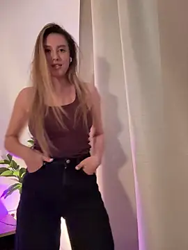 EvaRyen  online show from April 6, 2026, 3:35 pm