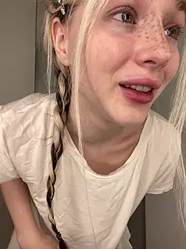 KittiLin online show from April 2, 2026, 9:10 pm