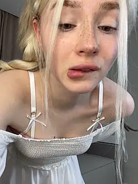 KittiLin online show from April 4, 2026, 8:48 pm