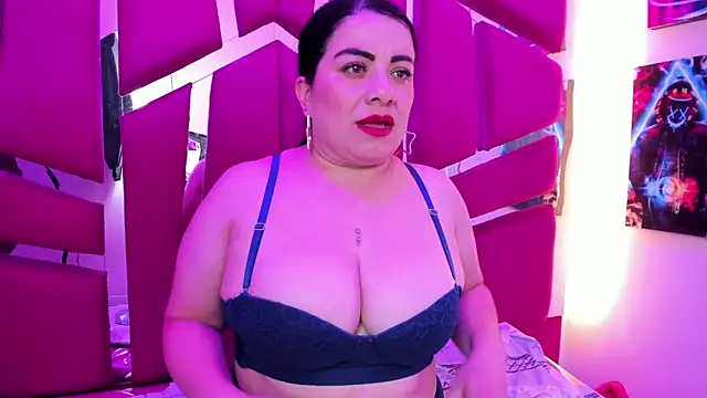 Emilyy Moon  online show from June 5, 2026, 6:52 am