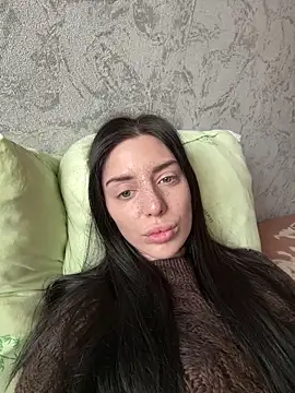 MishellKins online show from April 7, 2026, 11:34 am