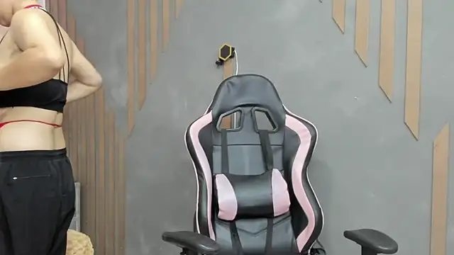 NikiEvanz online show from March 30, 2026, 7:59 pm