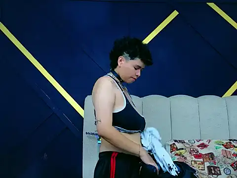 NikiEvanz online show from April 15, 2026, 10:10 pm