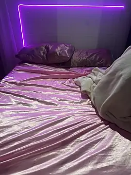 Shynesse21 online show from April 15, 2026, 12:53 pm