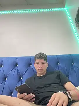 Theus26  online show from April 4, 2026, 8:37 pm