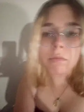 kitsuneniki online show from March 25, 2026, 6:40 pm