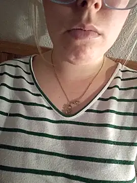 kitsuneniki online show from March 13, 2026, 6:13 pm