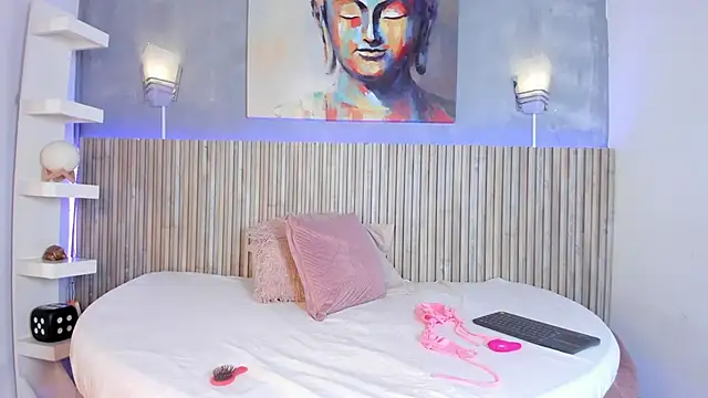 Kira Voss online show from March 19, 2026, 7:58 pm