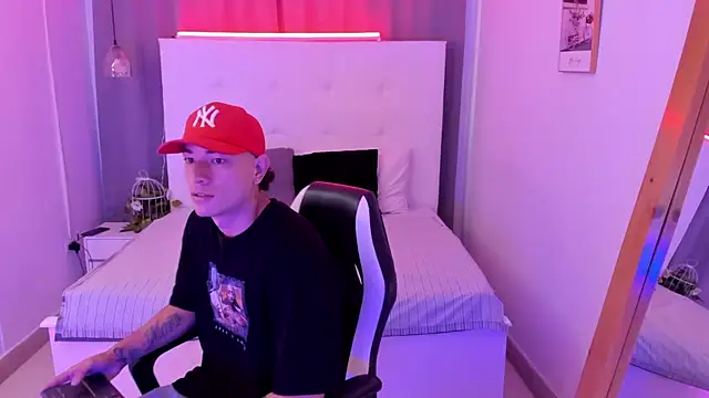 Thiago 2003  online show from April 11, 2026, 12:20 pm