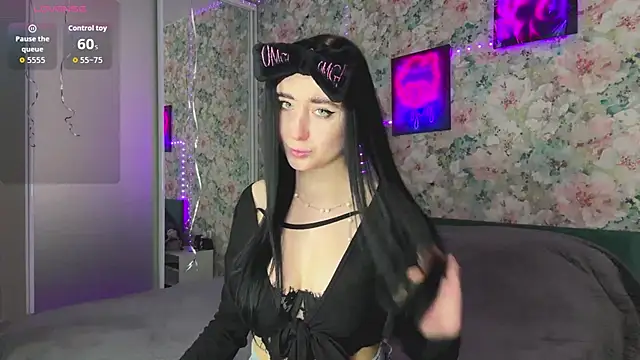 LizzyMooore online show from April 12, 2026, 10:29 am