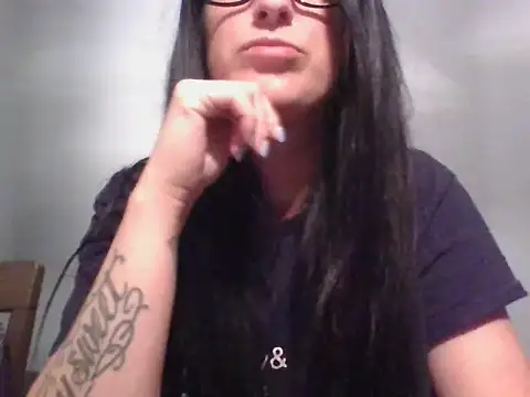 TheVictoriaWolf online show from April 9, 2026, 6:15 am