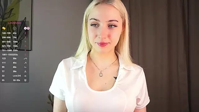 Lynnelsu online show from April 14, 2026, 9:53 pm